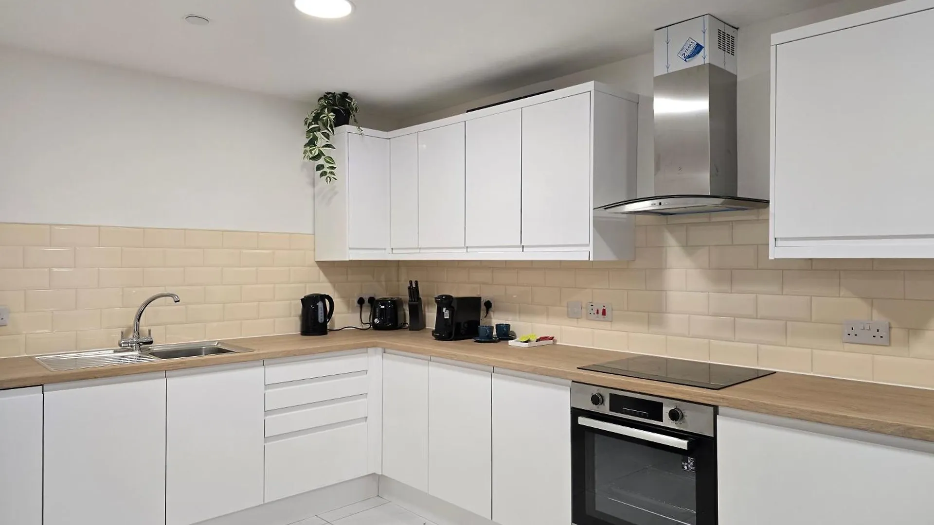 Beautiful Cardiff Bay Apartment 0*,